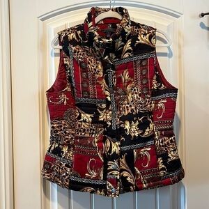 𝅺QUILTED cotton vest with designer inspired scroll chain print size M Bandolino